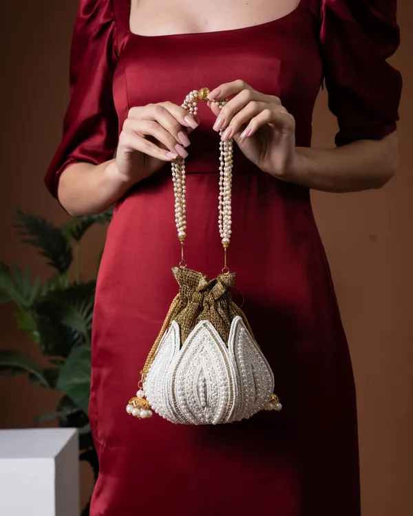 Ivory_Empress_Lotus_Potli
